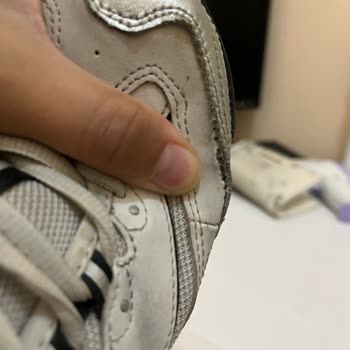 Ayakkabı Dikişleri Kısa Sürede Söküldü Firma Sorumluluk Almıyor