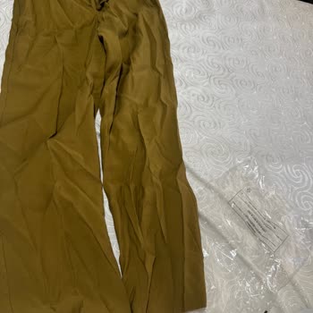 Defolu Ve Yırtık Pantolonlar Üst Üste Gönderildi