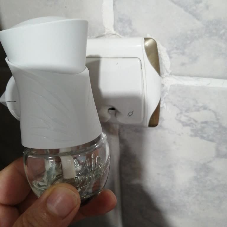 Air Wick Elektrikli Ürün Priz Kapağını Eritti, Yangın Riski Oluştu