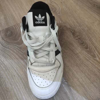 Adidas Ayakkabının Topuk Kısmında Tekrarlayan Yırtılma Sorunu Çözülmedi