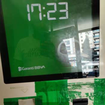 Esenyurt Şubesi'nde Yetersiz Personel Ve Uzun Sıra Sorunu