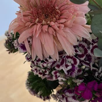 Solmuş Ve Kötü Durumda Çiçek Gönderildi, Müşteri Mağdur Edildi