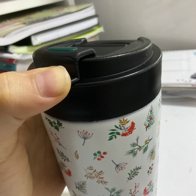 Migros Yılbaşı Termosunun Kapağında Büyük Kırık Ve Ciddi Hasar