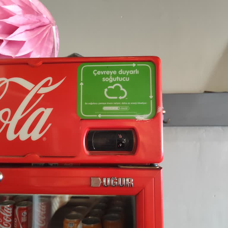 10 Gündür Bekleyen Coca-Cola Dolabı İçin Çözüm Üretilmiyor