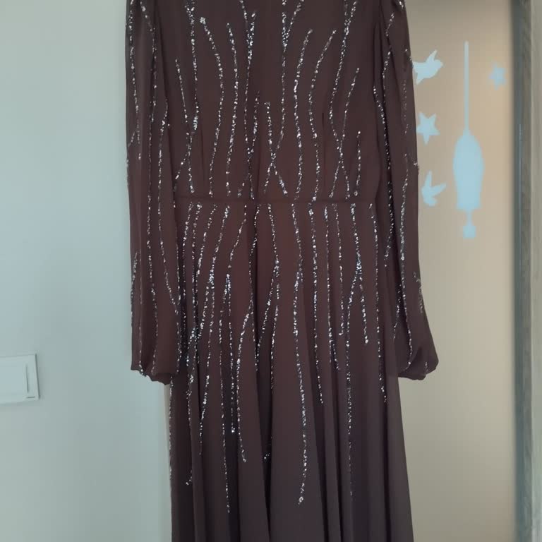 Yanlış Renk Elbise Ve İletişimsiz Satıcı Mağduriyeti