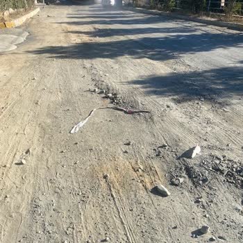 Alt Yapı Sonrası Asfaltlama Yapılmadı Toz Ve Kaygan Yol Mağduriyeti