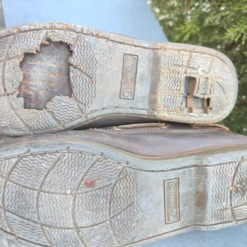 Organik Malzeme Denilen Ayakkabının Tabanı Delindi!