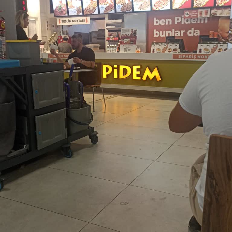 Pidem Yalova Vega AVMde Personel Yetersizliği Nedeniyle Uzun Bekleme