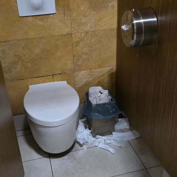 Hijyen Ve Güvenlik Sorunlarıyla Karşılaştığım AVM Deneyimi