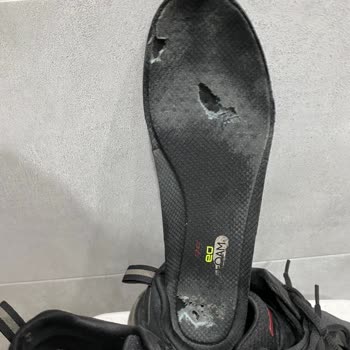 Kısa Sürede Deforme Olan Ayakkabıya Ret Ve İlgisiz Yaklaşım