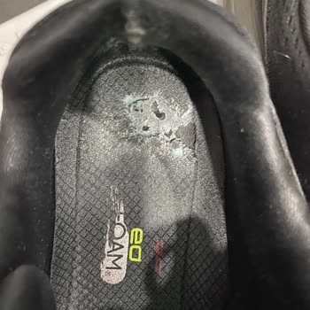 Kısa Sürede Deforme Olan Ayakkabıya Ret Ve İlgisiz Yaklaşım