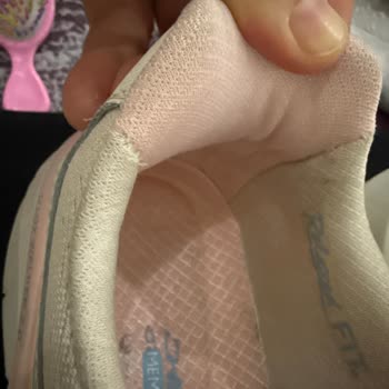 Kısa Sürede Sorunlu Skechers Ürünü Ve Yetersiz Mağaza Desteği