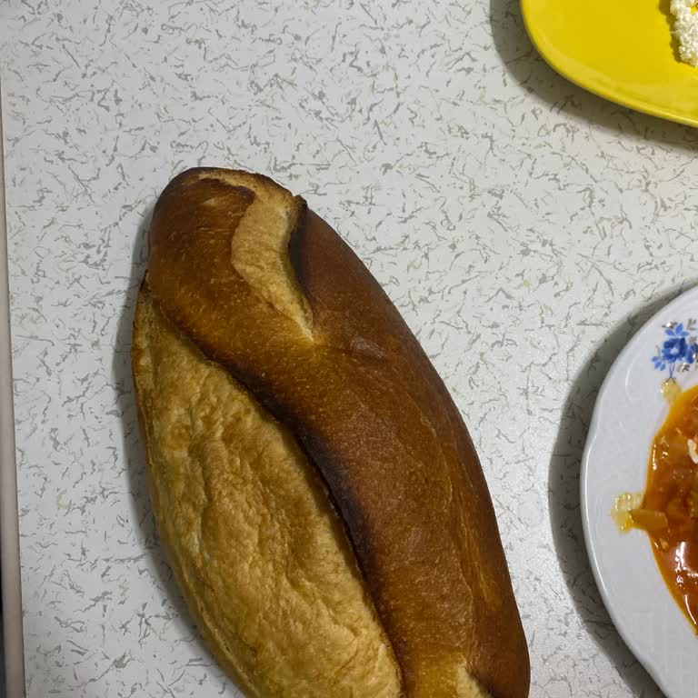 Gece Saatlerinde Yetersiz Ekmek Ve Kaba Personel Deneyimi