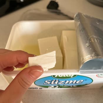 Sütaş Peynirin İçinden Kıl Çıkması Ve Açıklama Beklentisi