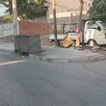 Koltuk Tamircisinin Çevreyi Kirletmesi Ve Belgesiz Çalışması