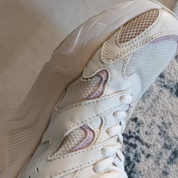 Skechers Ayakkabının Kısa Sürede Yırtılması Ve İnceleme Talebimin Reddedilmesi