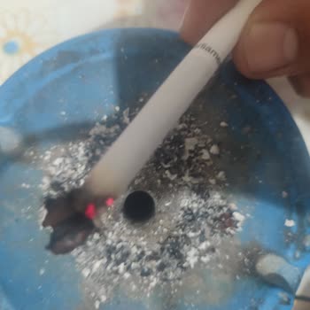 Parliament Night Blue Sigarasında Yabancı Madde Sorunu