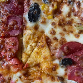 Bol Malzemos Pizza Malzemesiz Ve Kalın Hamurlu Geldi Müşteri Mağdur Oldu