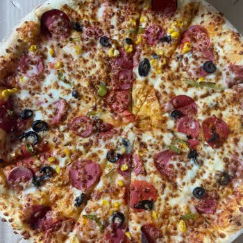 Bol Malzemos Pizza Malzemesiz Ve Kalın Hamurlu Geldi Müşteri Mağdur Oldu