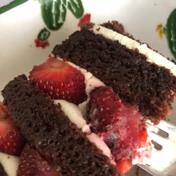 Mado’dan Alınan Pastada Küf Ve Bayat Ürün Şoku