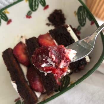 Mado’dan Alınan Pastada Küf Ve Bayat Ürün Şoku