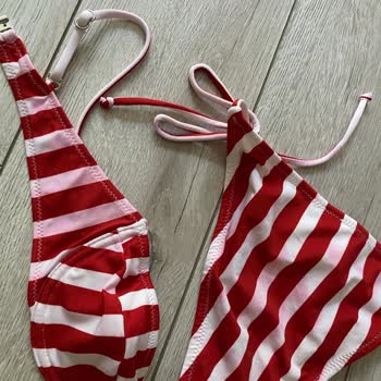 Koton'dan Alınan Bikini İlk Kullanımda Rengini Saldı