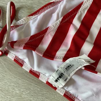 Koton'dan Alınan Bikini İlk Kullanımda Rengini Saldı