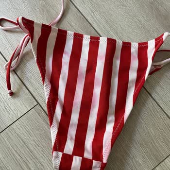 Koton'dan Alınan Bikini İlk Kullanımda Rengini Saldı