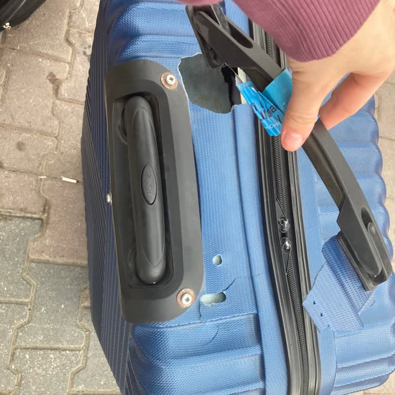 Otobüs Yolculuğunda Bagajımın Tutma Yeri Kırıldı