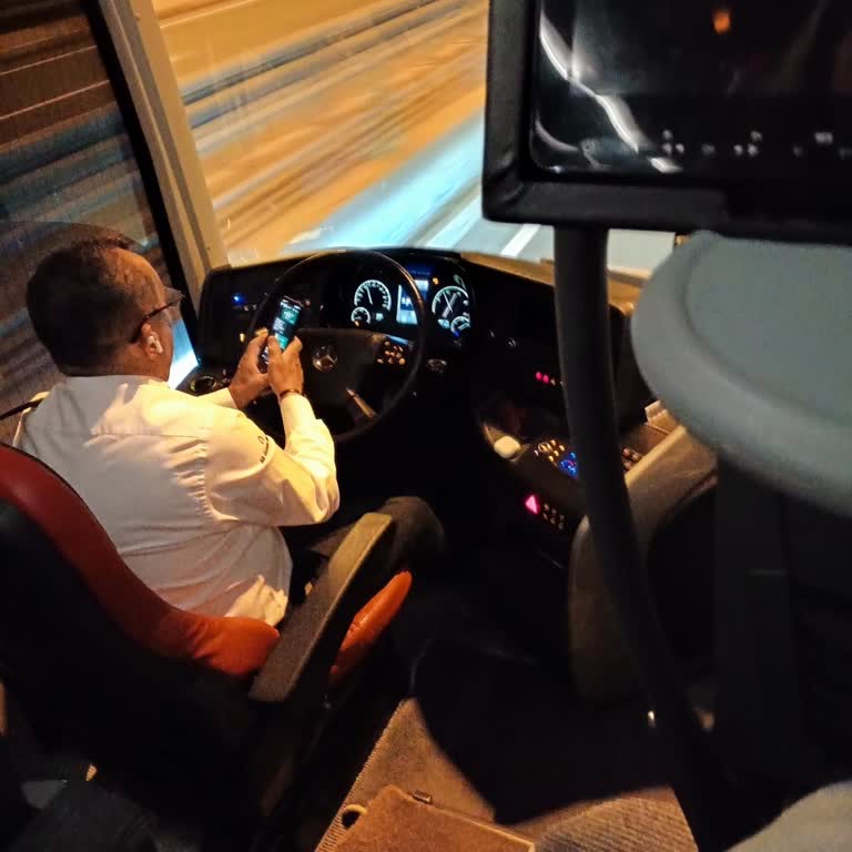 Otobüs Şoförünün Tehlikeli Ve Sorumluluk Dışı Davranışları Yolculuğu Kabusa Çevirdi