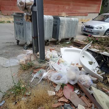 Çöp Kovası Kokusu Ve Temizlik Sorunu