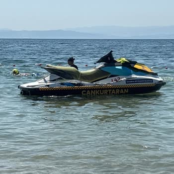 Tuzla Halk Plajı'nda Cankurtaranın Tehlikeli Ve Saygısız Davranışı