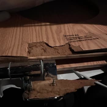 Aldığım Klozet Kapağı 3 Ayda Kırıldı, Müşteri Hizmetlerinden Dönüş Alamadım