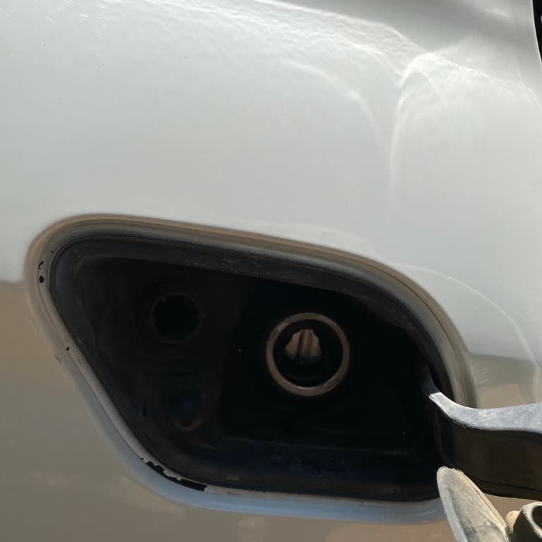 Kilitli Araçta Yakıt Kapağı Güvensizliği Mağduriyeti