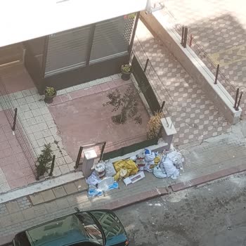 Çöp ve Moloz Yığını Nedeniyle Yaşam Alanımız Kirleniyor