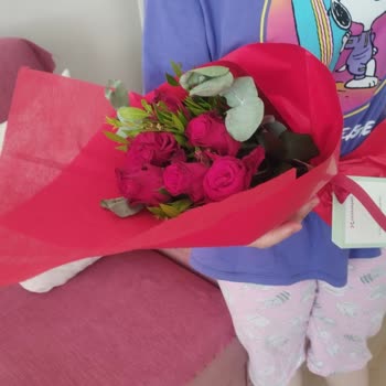 Çiçekler Solmuş Ve Müşteri Hizmetlerine Ulaşılamıyor