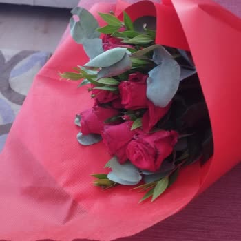 Çiçekler Solmuş Ve Müşteri Hizmetlerine Ulaşılamıyor