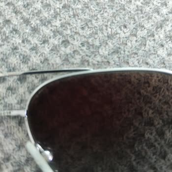 Garanti Bitiminden Sonra Prada Gözlük Camlarında Renk Solması Mağduriyeti