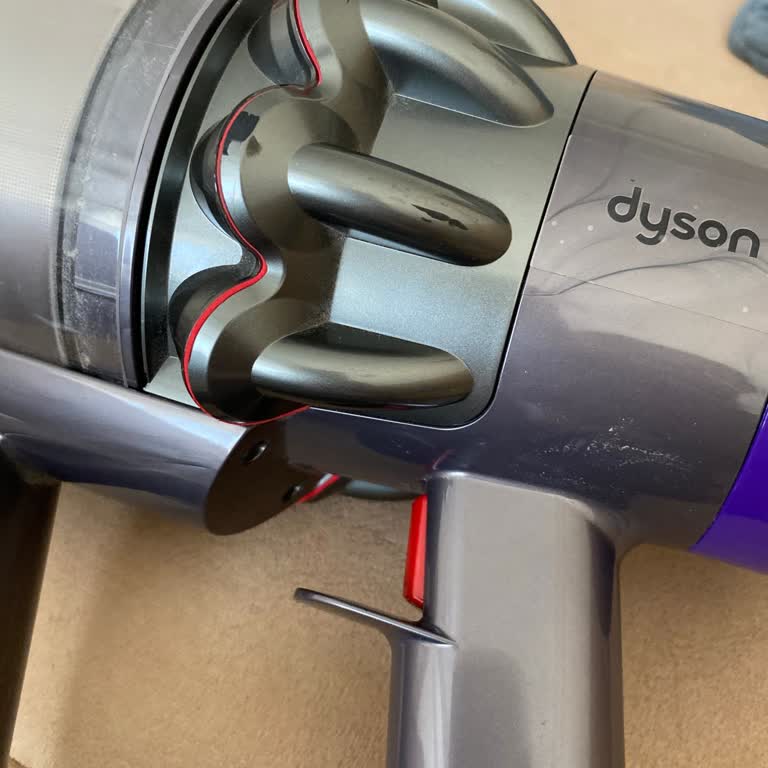 Dyson V10 Süpürge Tetiği Kısa Sürede Arızalandı, Yüksek Onarım Ücreti Talebi