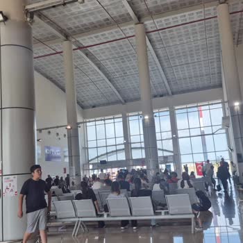 Saatlerce Bilgilendirmesiz Bekletildik, Kimse Muhatap Olmadı!