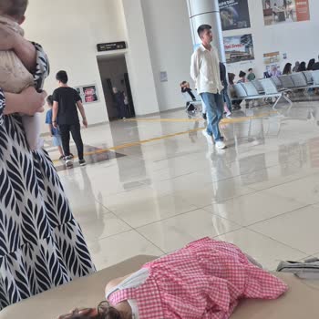 Saatlerce Bilgilendirmesiz Bekletildik, Kimse Muhatap Olmadı!