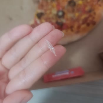 Yemekte Sert Plastik Parçası Şoku Ve Güven Sorunu