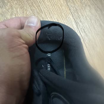 Aldığım Nike Ayakkabının Tabanı Beyaza Döndü, Mağaza Kusur Kabul Etmiyor