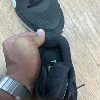 Aldığım Nike Ayakkabının Tabanı Beyaza Döndü, Mağaza Kusur Kabul Etmiyor