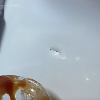 Buzdolabı Kapağında Sürekli Çatlak Oluşuyor, Servis Sorunu Çözmüyor