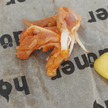 Pişmemiş Tavuk Parçası İle Karşılaşmak Güvenimi Sarstı