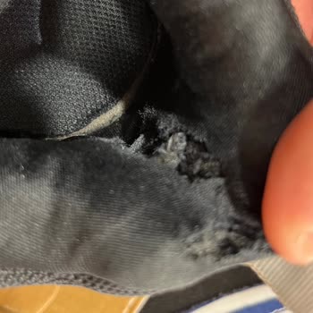 Ayakkabının Arka Kısmındaki Demirlerin Çıkması Ve Çözüm Sürecinde Yaşananlar