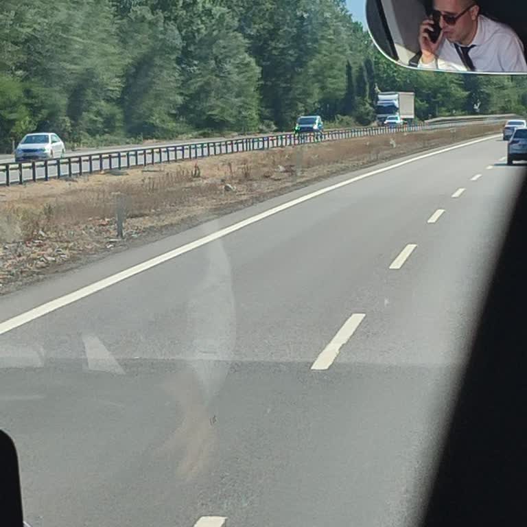 Şoförün Telefonla Konuşması Ve Belirtilmeyen Duraklarda Yolcu İndirilmesi