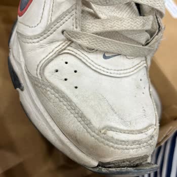 Nike Ayakkabının Arka Ve Ön Kısımlarında Kısa Sürede Yaşanan Deformasyon