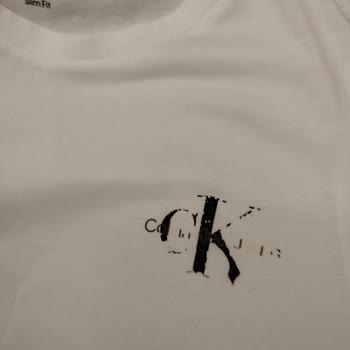 Aldığım Calvin Klein Tişörtte Logo Sorunu Yaşadım Çözüm Bulamadım